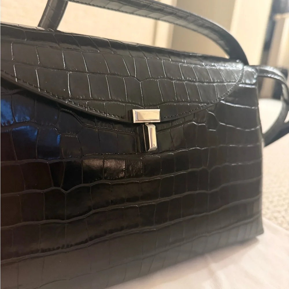 FINAL CALL- Toteme T-lock croc embossed top handle bag with strap - Picture 2 of 13